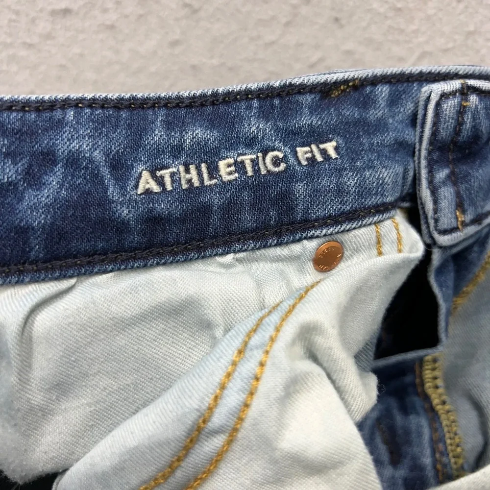American Eagle Athletic Fit Jeans Mens 30x32 Medium Wash Blue Denim 1641
